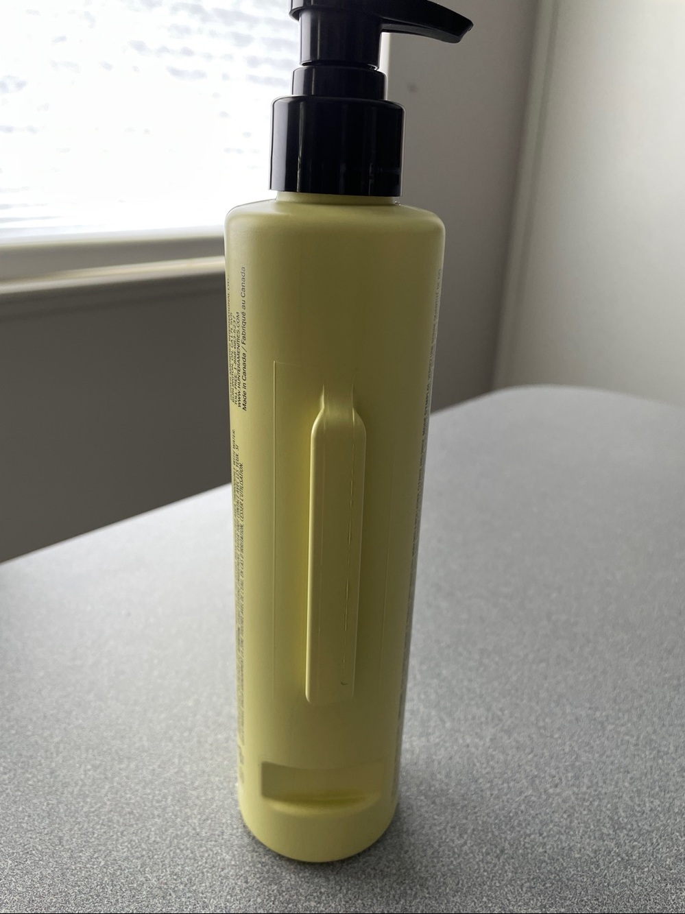 Aloe & Chamomile Body Wash - Pale Yellow - Picture 2 of 3
